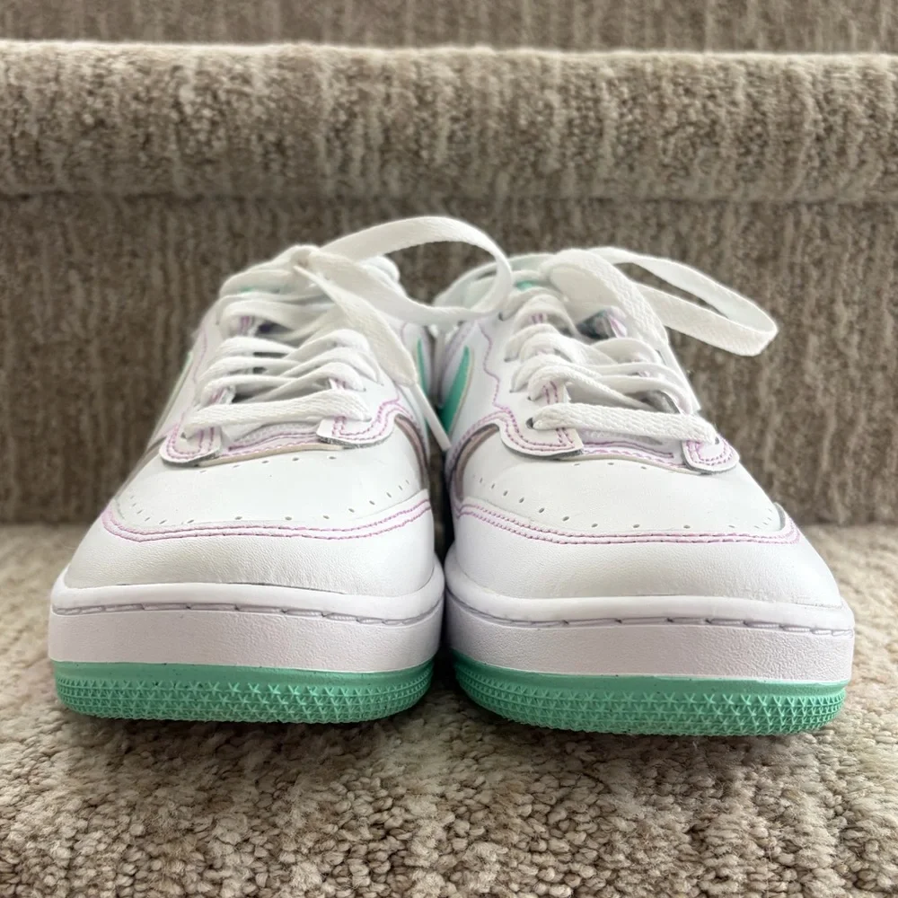 Nike Women's Gamma Force White Emerald Rise sneakers. Size 6